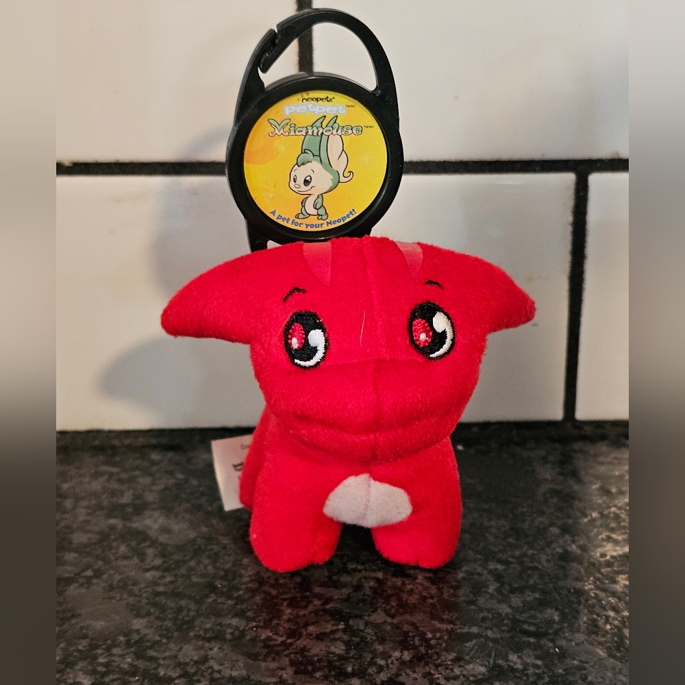Y2K 2005 McDonald’s Neopets Red Poogle Plush Happy Meal Toys‎ Clip Keychain